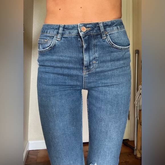 Zara high waisted jeans with cute cuff detailing - Picture 2 of 4